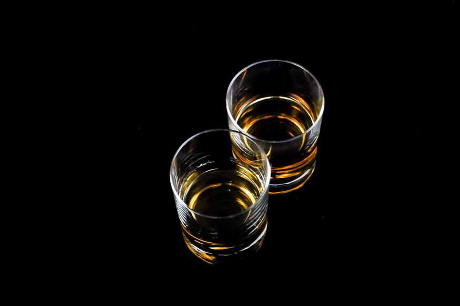 Så väljer vi whiskyglas och karaffer – vår metod